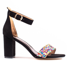 Elegáns fekete szandál gyöngyökkel a Shelovet márkától