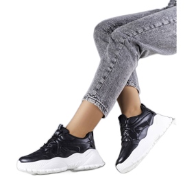 Fekete tornacipő masszív Lorene talpon