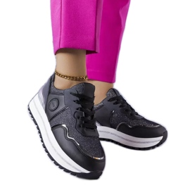 Fekete tornacipő csillogó betétekkel a Léves márkától