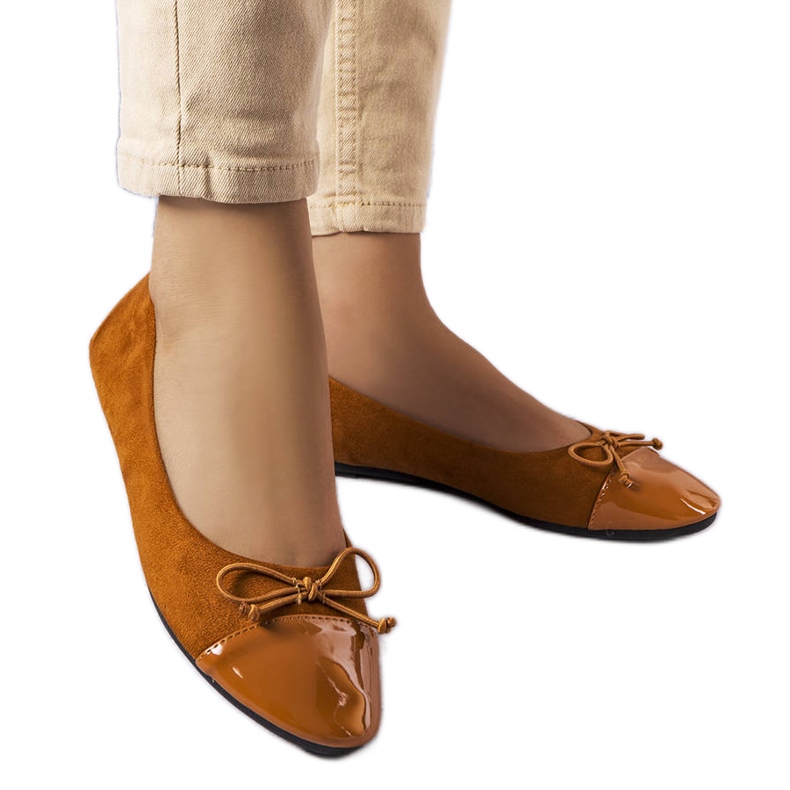 Barna lakkozott lábujjbalerinák a Simardtól