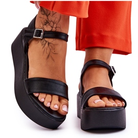 Vinceza Női szandál masszív platformon, fekete tokon