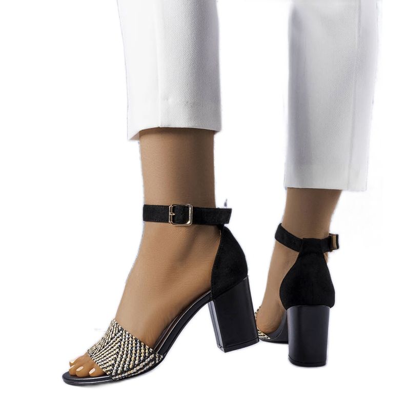 BM Türelem fekete blokk szandál