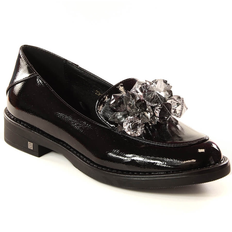 Lakkozott női cipő fekete kristályokkal Potocki SZ12043