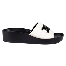 Fehér női papucs a Shelovet platformon Fehér női papucs a Shelovet platformon