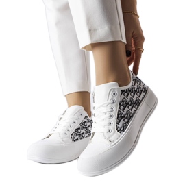 Fekete mintás fehér tornacipő a Marquis cégtől