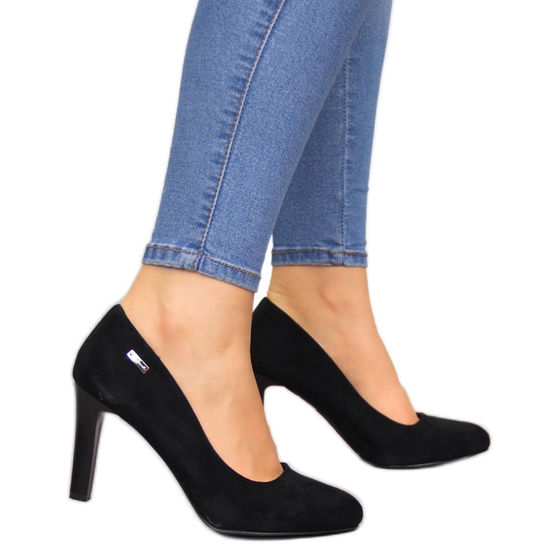 Fekete velúr magassarkú pumpák a Sergio Leone 1457-től