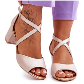 Vinceza Női alacsony sarkú bőrszandál Golden Quinn aranysárga