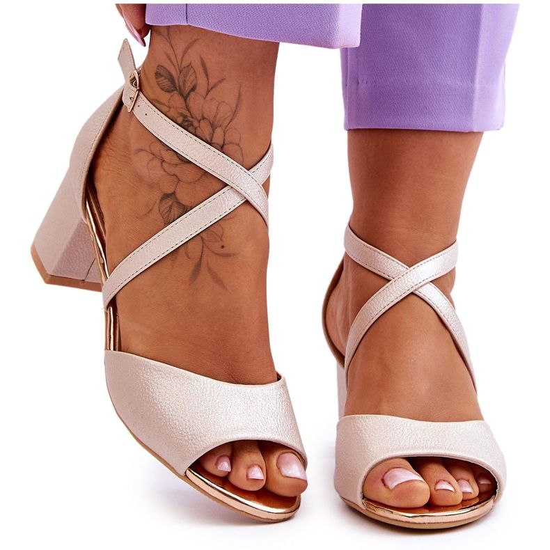 Vinceza Női alacsony sarkú bőrszandál Golden Quinn aranysárga