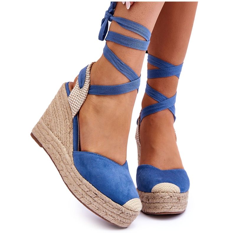 Kötött Szandál Egy Magas Ék Kék Lendy