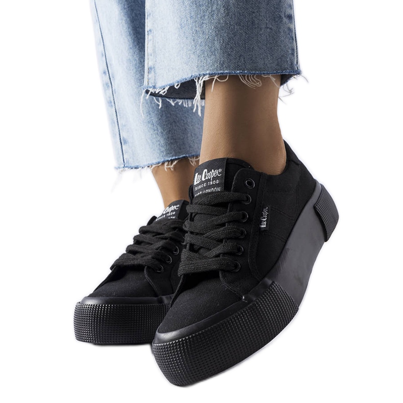 Lee Cooper LCW-22-31-0885L fekete tornacipő