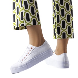 Lee Cooper LCW-22-31-0890L fehér tornacipő Lee Cooper LCW-22-31-0890L fehér tornacipő