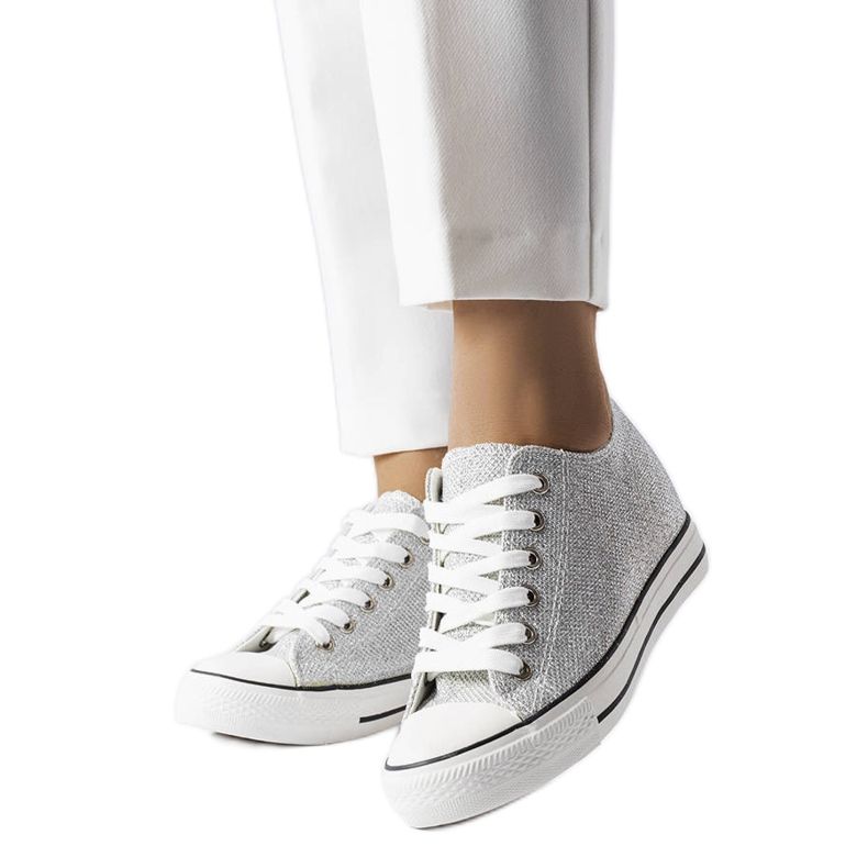 BM Ezüst csillogó ék alakú tornacipő Krétáról