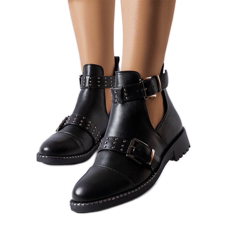 Fekete kivágott csizma a Blondlot-tól Fekete kivágott csizma a Blondlot-tól