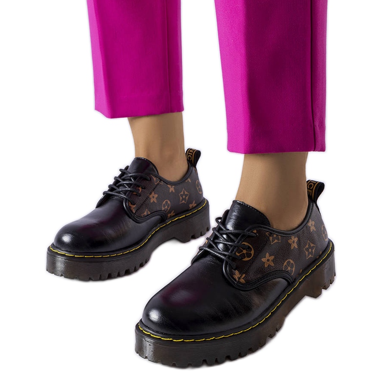 Eugenia fekete csizma barna betétekkel