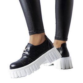 Fekete áttört masszív cipő Camus