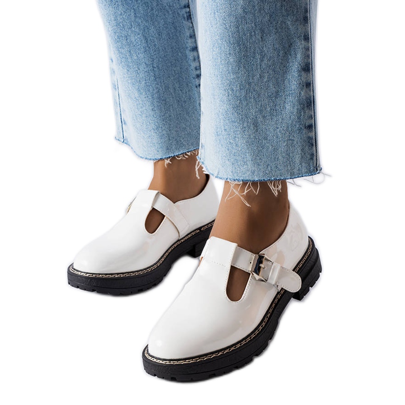 Vaden fehér lakkozott cipő