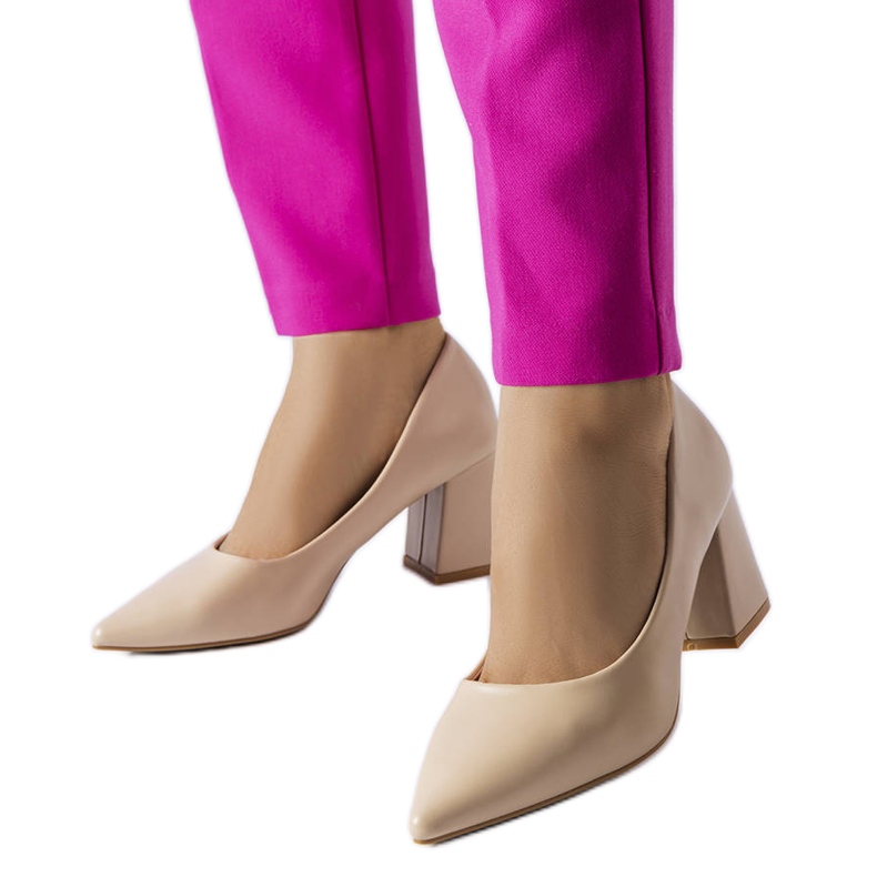 Fanchon bézs tűsarkú pumpák