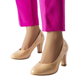 BM Bézs lakkbőr pumpák a Burkett-től BM Bézs lakkbőr pumpák a Burkett-től