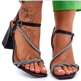 Bőr szandál strasszokkal a sarkon, fekete Carlotta