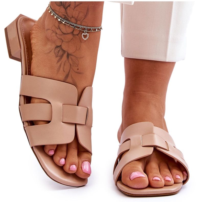 FJ1 Klasszikus női bőr papucs bézs Fendy