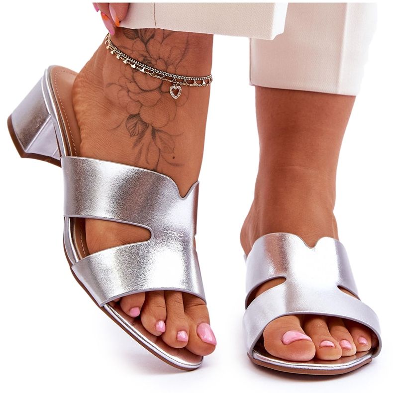 Klasszikus alacsony sarkú ezüst Miley bőrpapucs