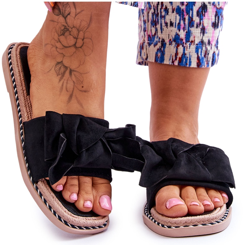 Velúr női papucs fekete borostyán masnival