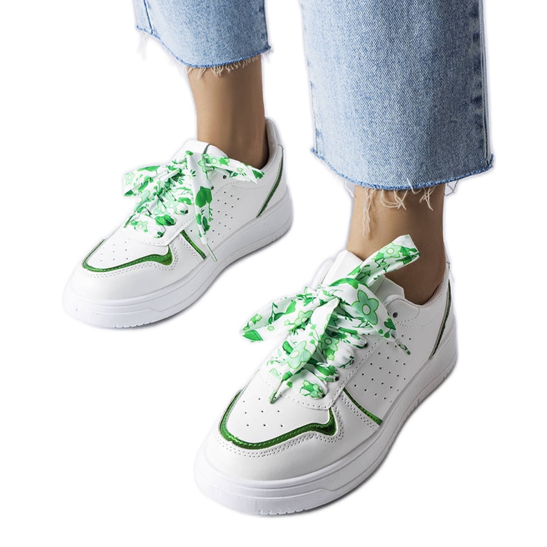 Pryor szalaggal átkötött fehér tornacipő