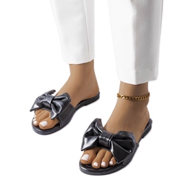 BM Fekete elegáns szandál masnival a Garnier márkától