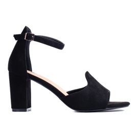 Fekete női szandál a poszton, W. Potocki