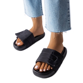 BM Fekete tépőzáras papucs az Alerontól