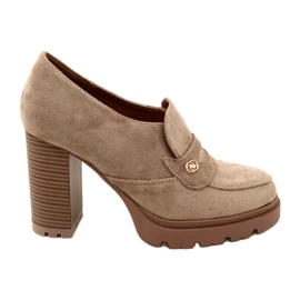 Evento Divatos mokaszinok az emelvényen és a bézs sávon