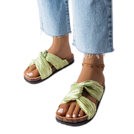 Fresne szövettel díszített zöld papucs