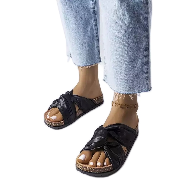 BM Fresne anyaggal díszített fekete csúszdák