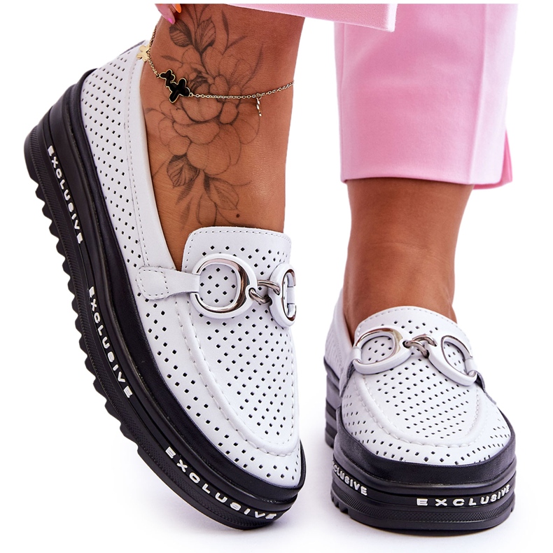 S.Barski Klasszikus áttört bőr mokaszin fehér rendy díszítéssel