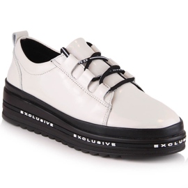 Bőr lakkozott kényelmes cipő S.Barski LR29592 bézs platformon Bőr lakkozott kényelmes cipő S.Barski LR29592 bézs platformon