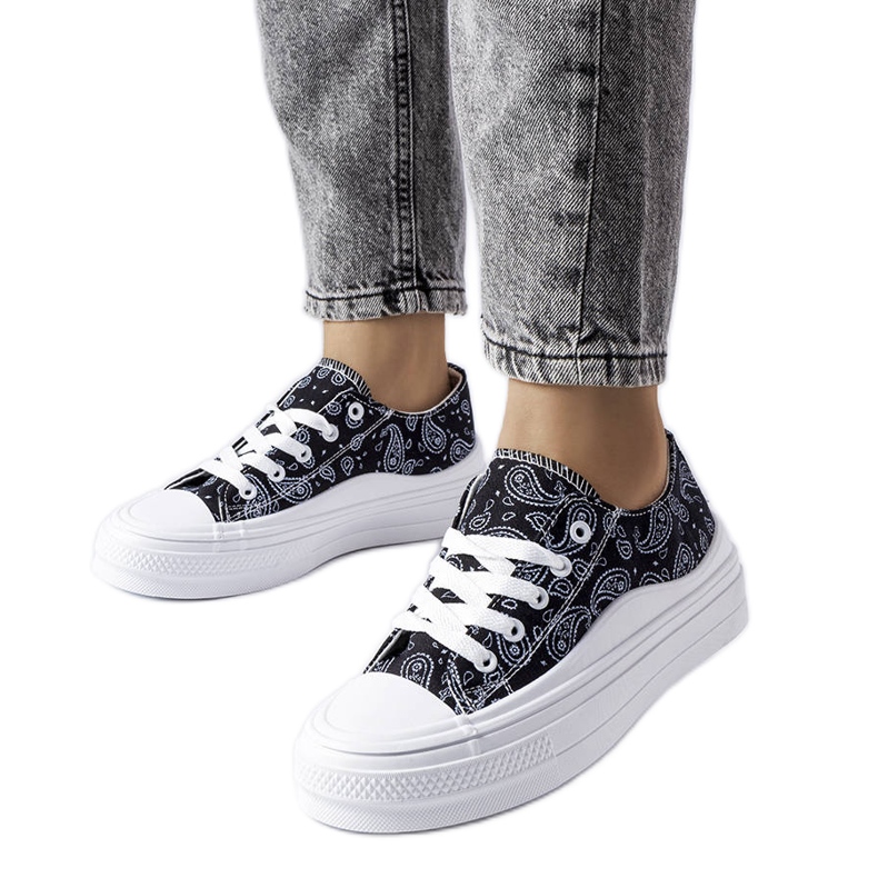 Fekete platform tornacipő a Bélairtől