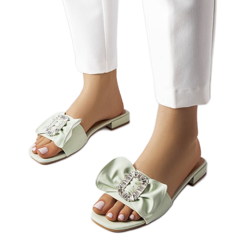 Elegáns zöld papucs strasszokkal a Fifi-től