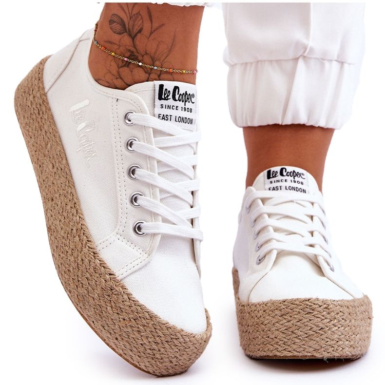Divatos fonott tornacipő Lee Cooper LCW-23-31-1796L fehér