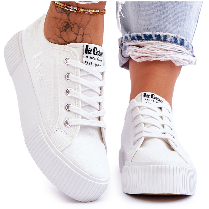 Kényelmes tornacipő Lee Cooper LCW-23-31-1806L fehér