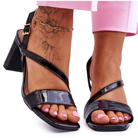 Női lakkozott szandál a sarkon, fekete Carrie Női lakkozott szandál a sarkon, fekete Carrie