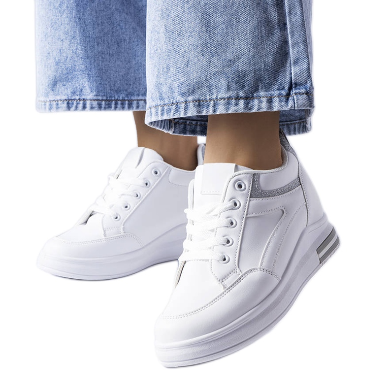 A Bonevil fehér tornacipő csillogó betétekkel