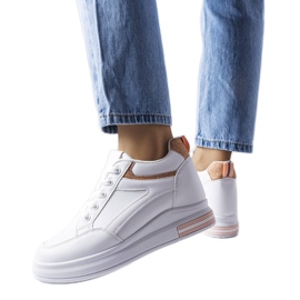 A Bonevil fehér tornacipő csillogó betétekkel