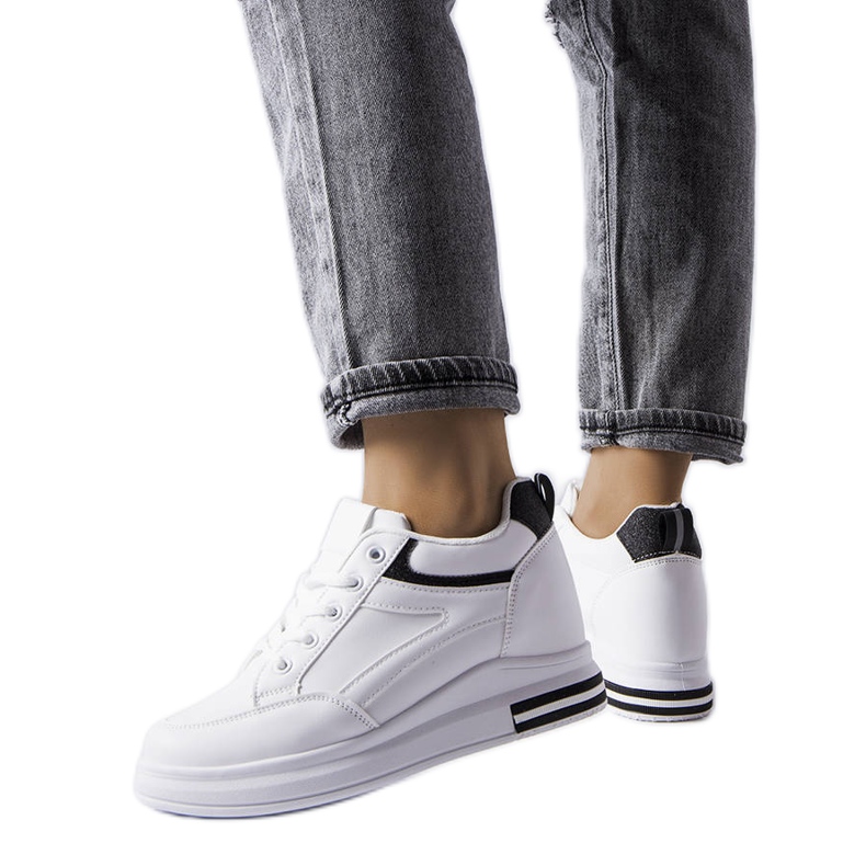 A Bonevil fehér tornacipő csillogó betétekkel