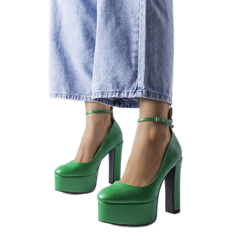 Zöld magassarkú pumpák a Hervé-től