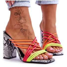 Magas sarkú papucs kígyópánttal, neon Beckie fekete Magas sarkú papucs kígyópánttal, neon Beckie fekete