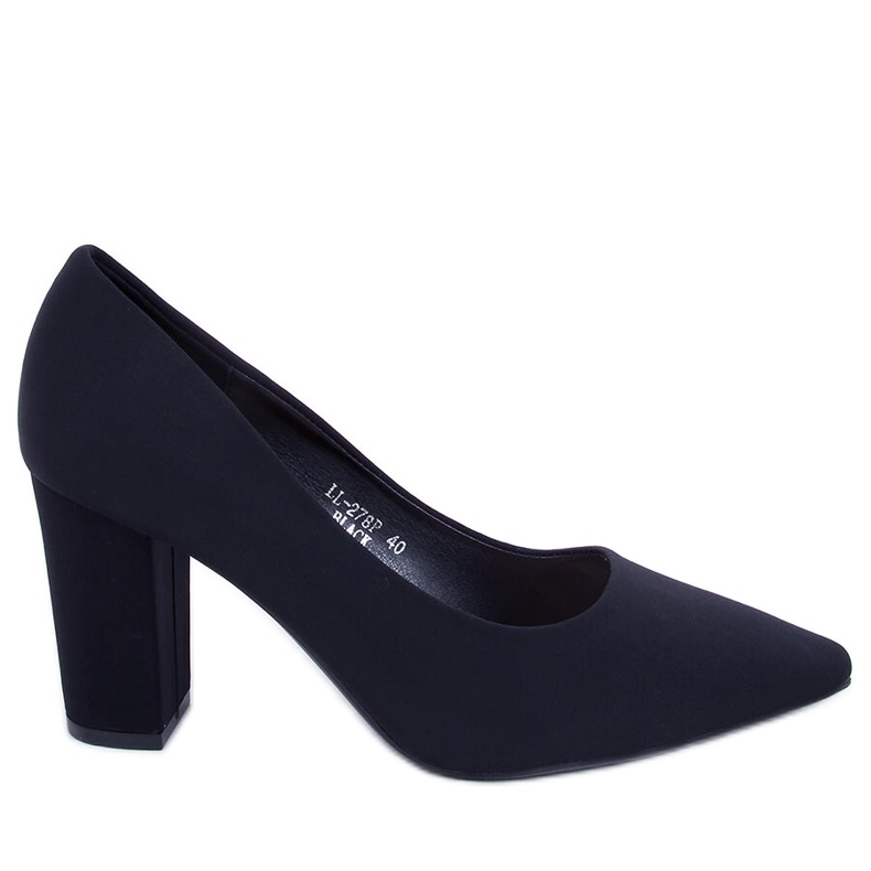 Szivattyúk az Eilish Black poszton fekete