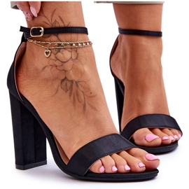 Szatén magassarkú szandál fekete Linsy Szatén magassarkú szandál fekete Linsy