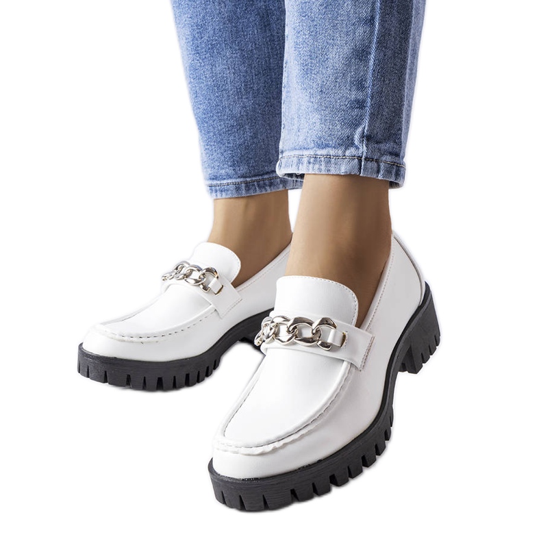 Faiz fehér naplopók traktortalppal Faiz fehér naplopók traktortalppal