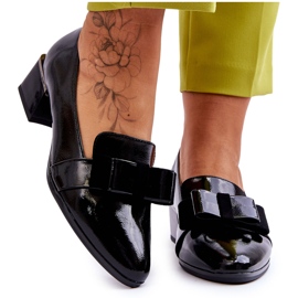 Vinceza Divatos lakkbőr pumpák Shira fekete dekoratív masnival