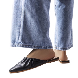 Fekete fodros szandál az Aasiaat-tól